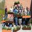 Schüler der Berufsschule präsentieren ihre Blumenkästen